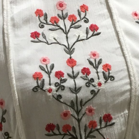 Willow & Clay Floral Embroidered Tassel Trim Top - Picture 9 of 9